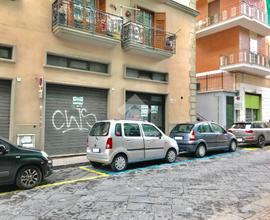 Locale commerciale piano strada unico ambiente