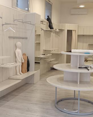 ARREDAMENTO PER NEGOZIO 
