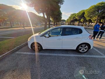 Peugeot 208 neopatentati