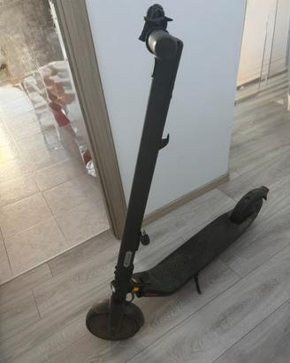 Monopattino elettrico ninebot segway E25E