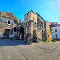 CASA SEMINDIPENDENTE A TORRE DEL GRECO