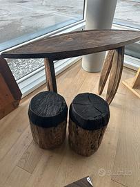 Tavolo con legno di botte e sgabelli in briccole