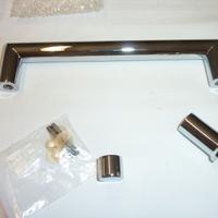 Maniglia per box doccia in acciaio cromato. Nuova