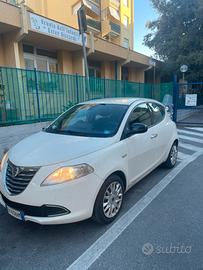 Lancia y
