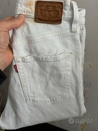 pantaloni levis