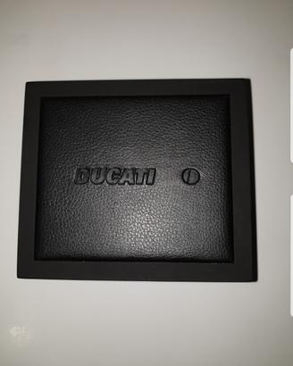 Ducati cofanetto in legno e pelle.