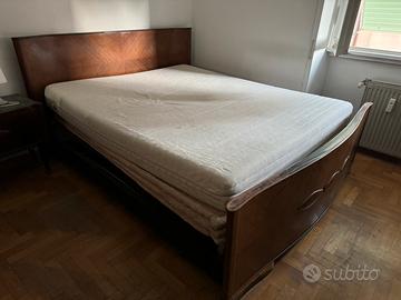 Letto matrimoniale in mogano