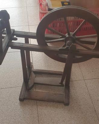 Antico Arcolaio da Filatura in Legno