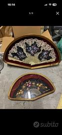 Coppia Ventagli Vintage Dipinti in Bacheca  Dorata