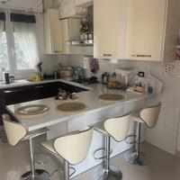 Cucina moderna, completa di elettrodomestici