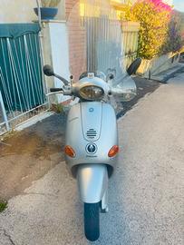 Vespa et4 125