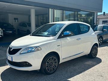 Lancia Ypsilon 1.0 FireFly S&S Hybrid Ecochic Gold