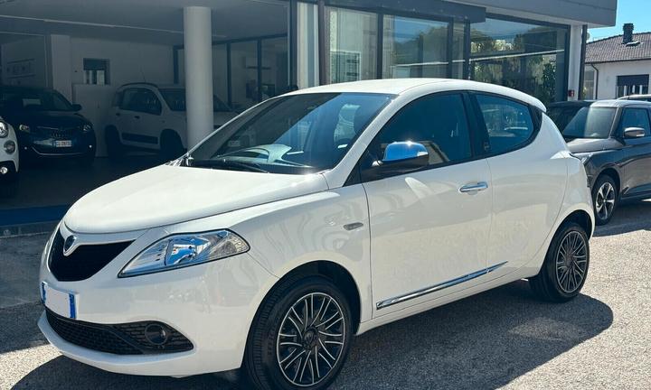 Lancia Ypsilon 1.0 FireFly S&S Hybrid Ecochic Gold