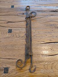 Vecchia cremagliera in ferro 