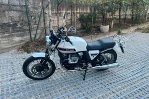 Moto guzzi V7 classic