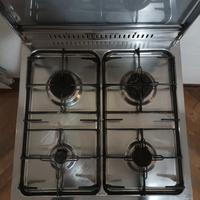 Cucina con forno elettrico 