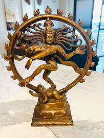 Scultura in bronzo di Shiva, India, danzatrice cos