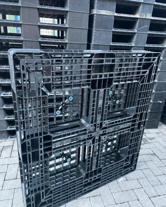 Bancali in plastica usati da 110x 130x 15 cm