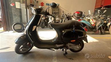 motorino Vespa 50s anno 2016