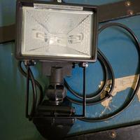 FARO LUCE DA ESTERNO CON SENSORE