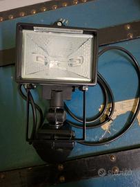 FARO LUCE DA ESTERNO CON SENSORE