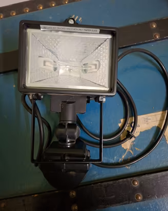 FARO LUCE DA ESTERNO CON SENSORE