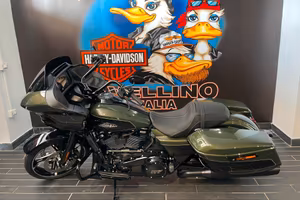 Harley-davidson Road Glide black trim