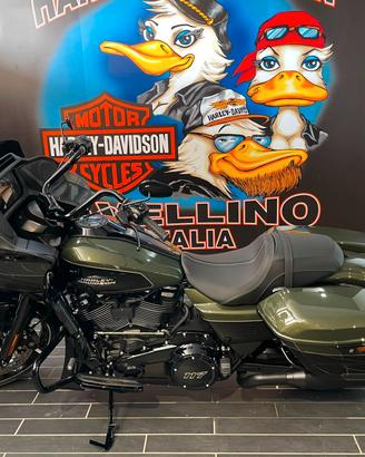 Harley-davidson Road Glide black trim