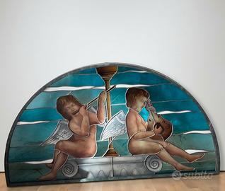 Vetrata artistica a lunetta con Putti Musicanti