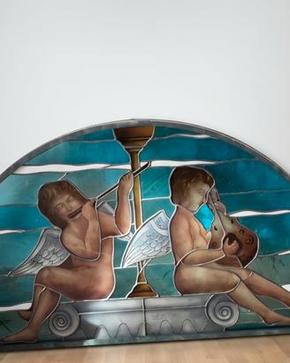 Vetrata artistica a lunetta con Putti Musicanti