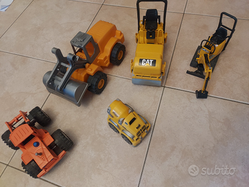 Trattore, schiacciasassi e altri mezzi