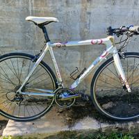 bici ibrida donna in carbonio