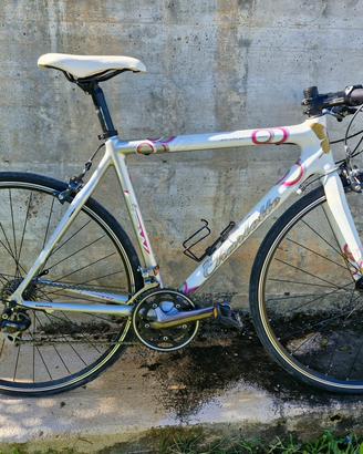 bici ibrida donna in carbonio