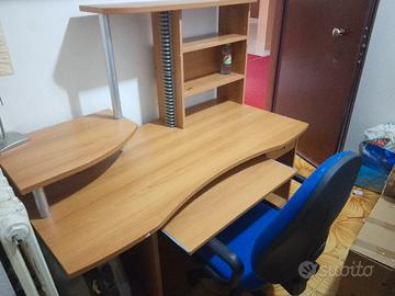 cameretta scrivania parete attrezzata