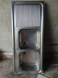 Lavello da cucina in acciaio