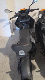 scooter BMW c04  elettrico nero