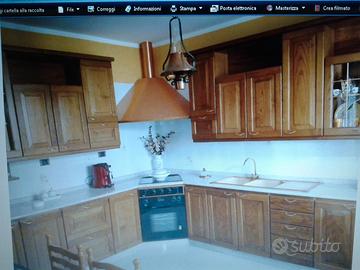 Splendida Cucina Artigianale in Legno Massello - A