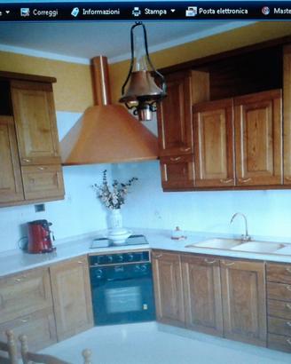 Splendida Cucina Artigianale in Legno Massello - A