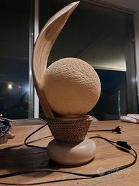 Lampada etnica in legno e foglia di banano