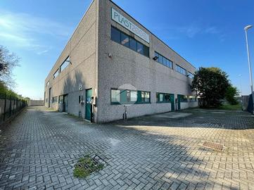 CAPANNONE A ROBECCO SUL NAVIGLIO