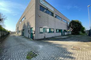 CAPANNONE A ROBECCO SUL NAVIGLIO