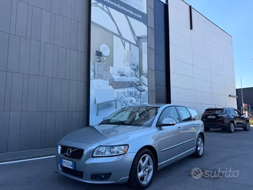 Volvo V50 D2 R-design