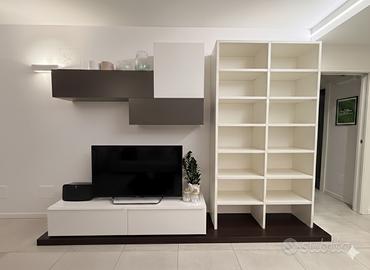 Parete attrezzata con mobile tv