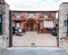 Elegante villa indipendente su due piani