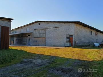 Magazzino agricolo mensilmente