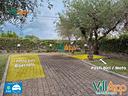 con-veranda-giardino-posto-auto-vicino-al-mare