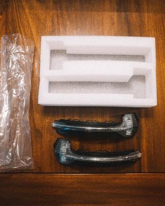 Coppia Frecce Specchietto Originali Audi (Serie 8V