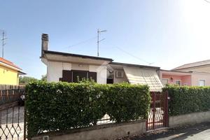 CASA SEMINDIPENDENTE A CISTERNA DI LATINA