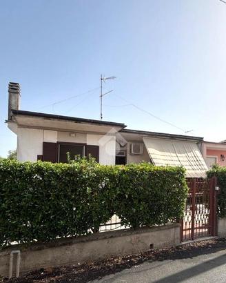 CASA SEMINDIPENDENTE A CISTERNA DI LATINA