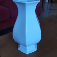 Vaso esagonale di ceramica bianco